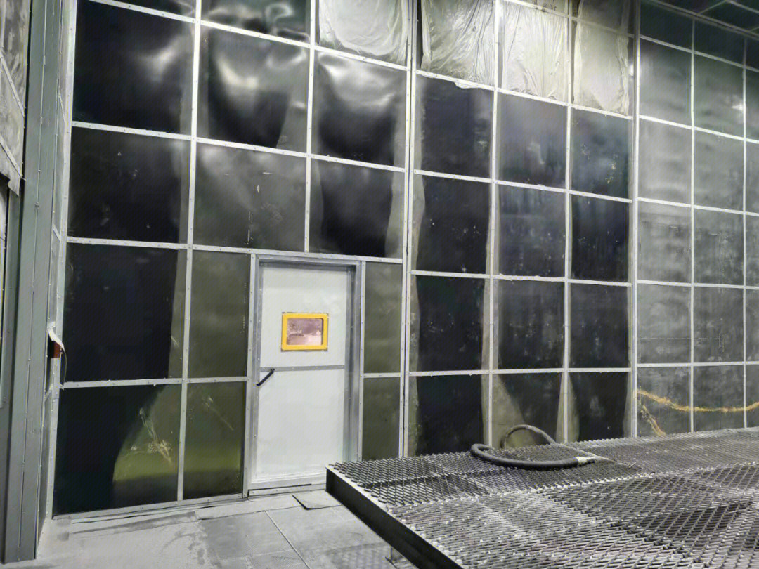 喷砂房 工业表面处理的效率与革新的压机驱动与现代洁净实施方案操作